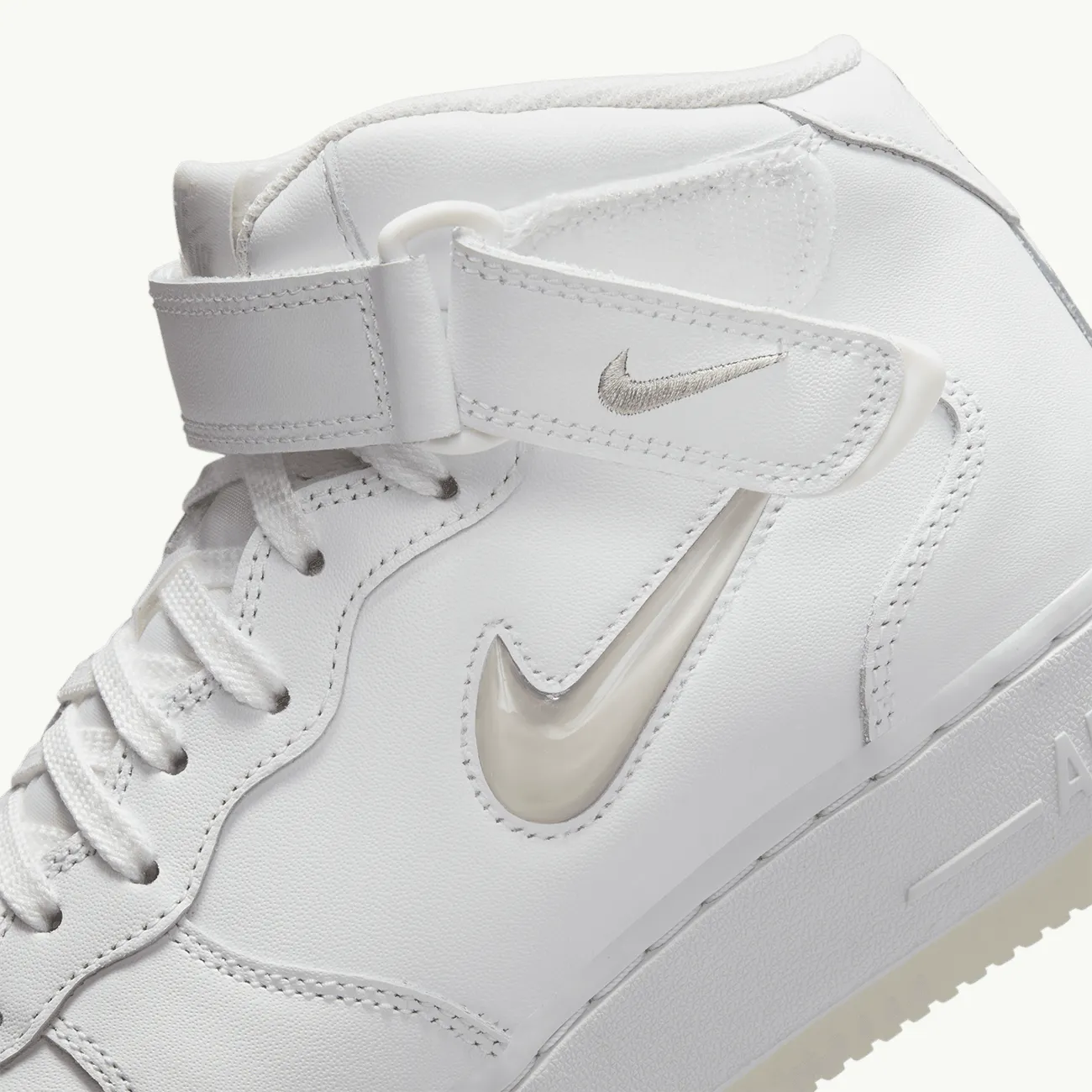 Air Force 1 Mid 07 - Summit White/Light Bone