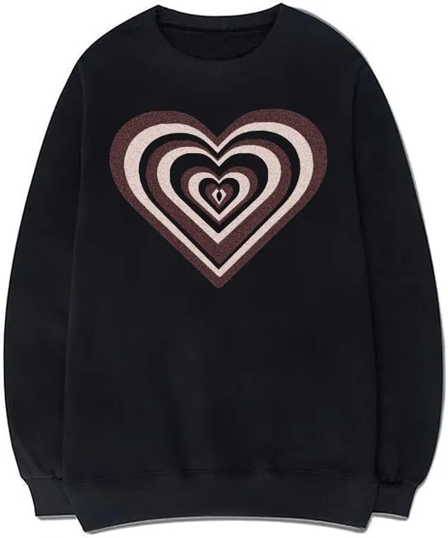 CORIRESHA Women's Cute Heart Sweatshirt Crewneck Long Sleeve Y2k Graphic Pullover