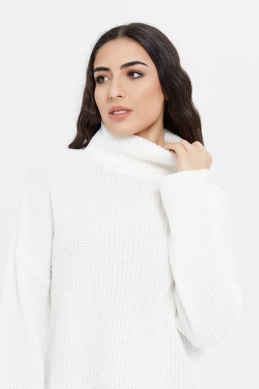 Women Ivory Knitted Turtle Neck Pullover